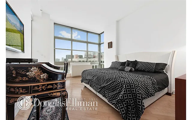 Sold by Douglas Elliman | media 18