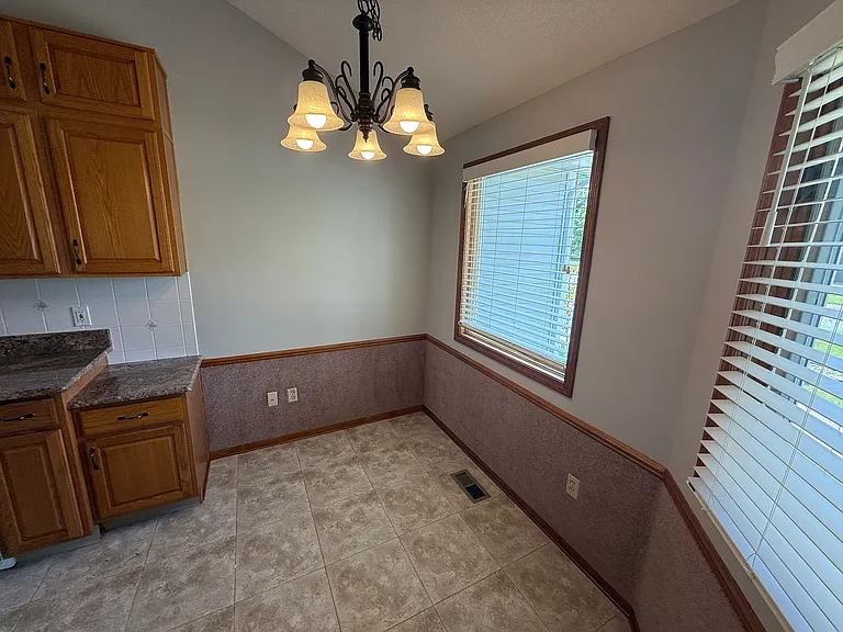 5018 Goldfinch Ln — Photo 5
