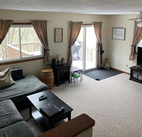 3 bed, 1250 sqft, $1,600 — Photo 2