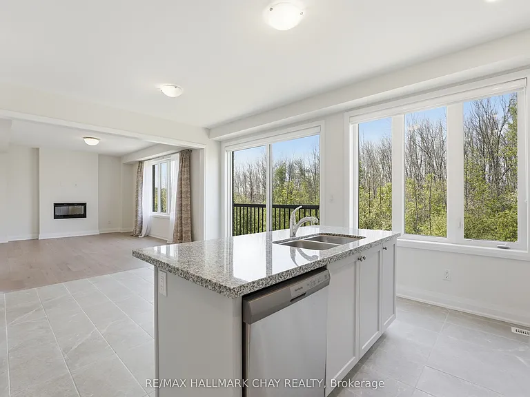 25 Del Ray Cres — Photo 8
