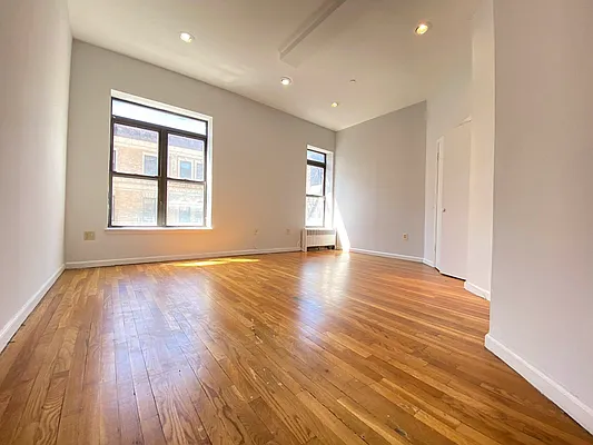 Rented by Bond New York | media 3