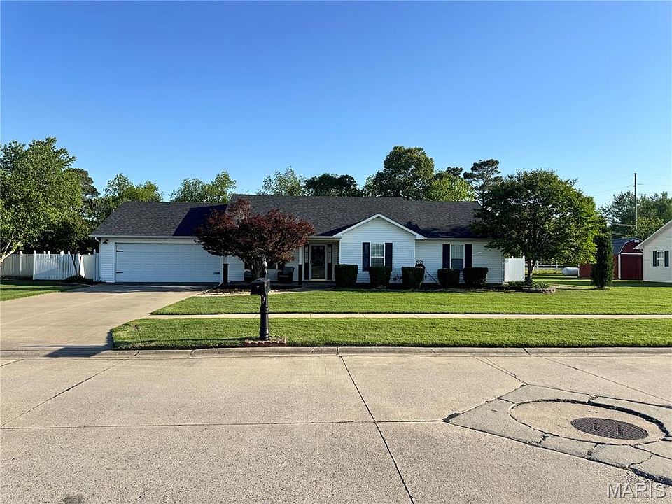 1st image of 1009 Saint Francis Ln