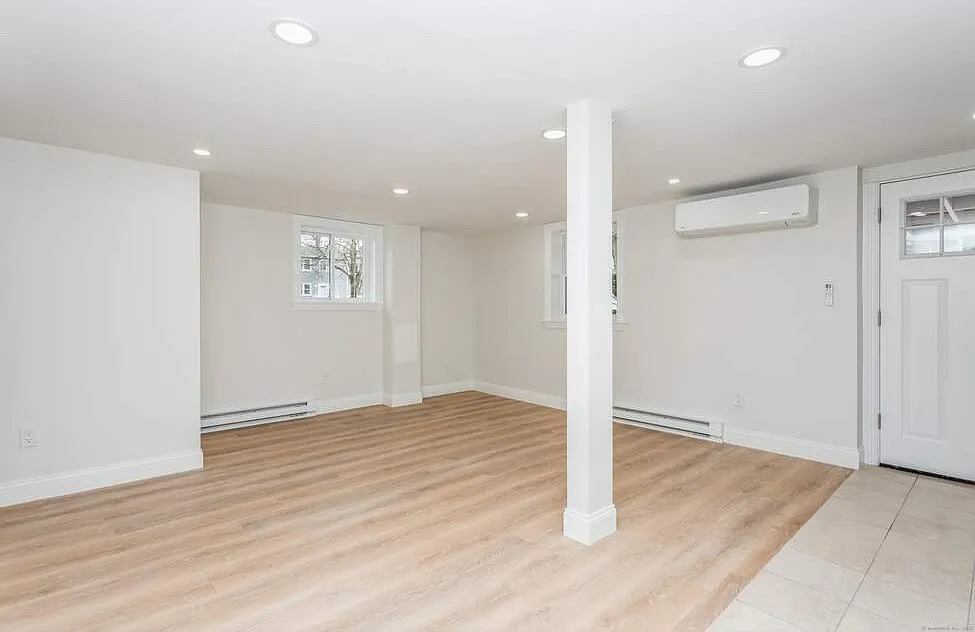 2 bed, 740 sqft, $2,300 — Photo 3