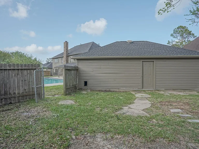 2108 Lakeway Dr — Photo 8