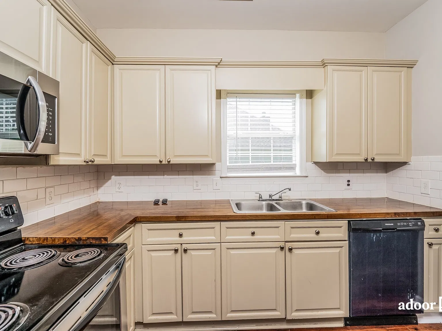 5 bed, 3.0 bath, 2008 sqft, $2,600 — Photo 3