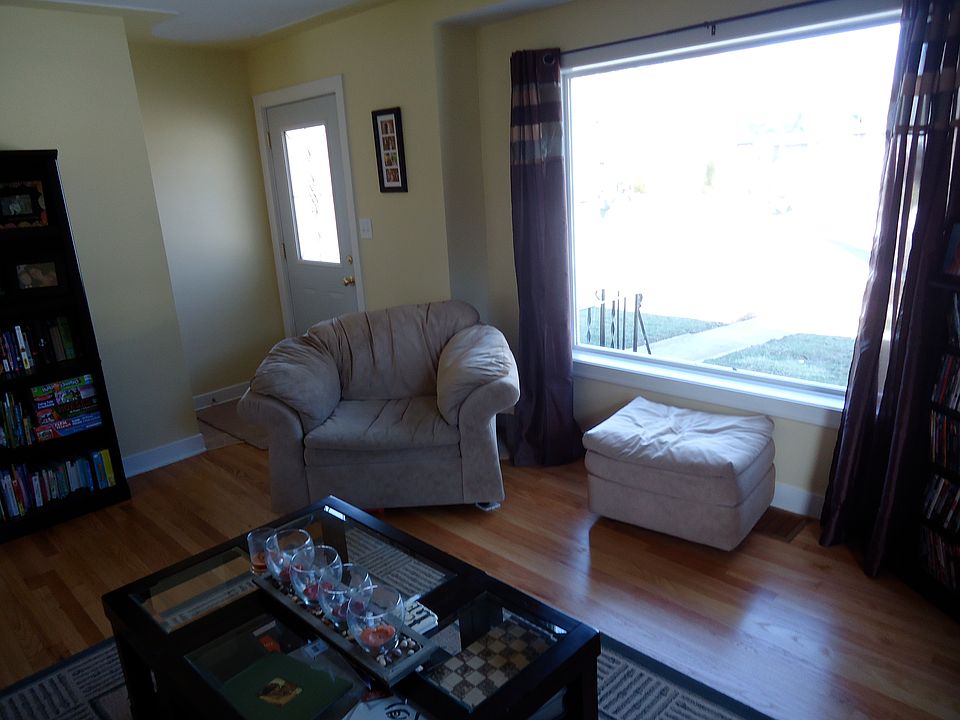 1st image of 1425 Herrick Ave NE