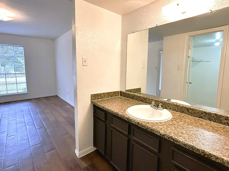 Timber Crossing Apartments — Photo 14