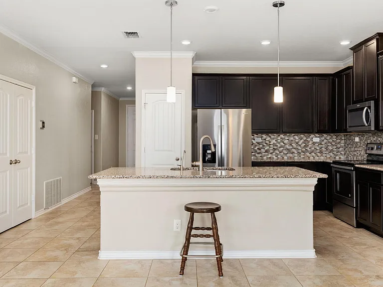 2073 Oxbow Cir — Photo 7