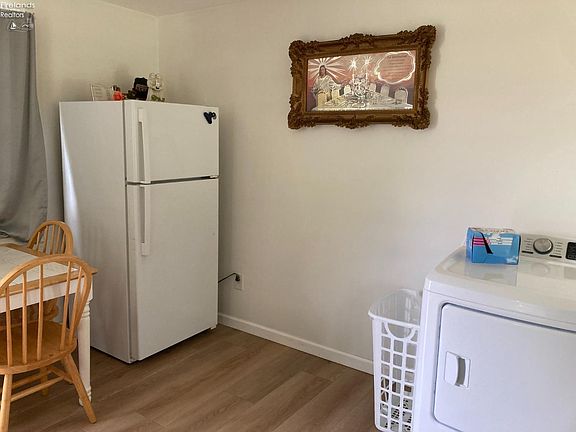 3rd image of 327 Keefer St #329