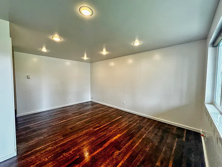 25523 Lawson St #4 — Photo 14
