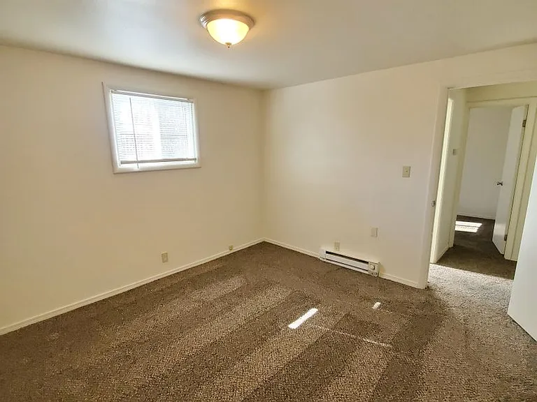 7865 Valley Rd NE — Photo 9
