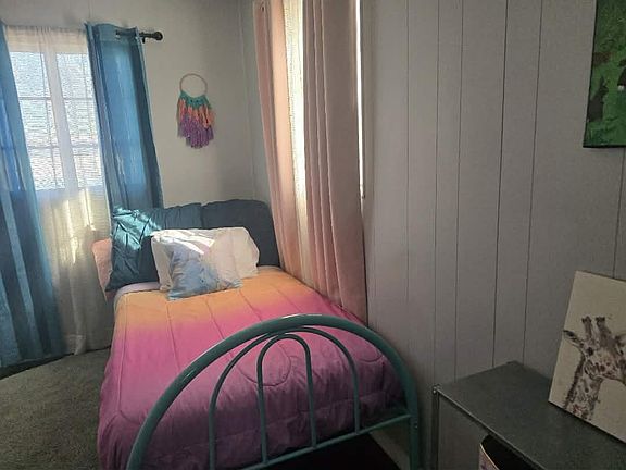 4th image of 404 S Guadalupe St
