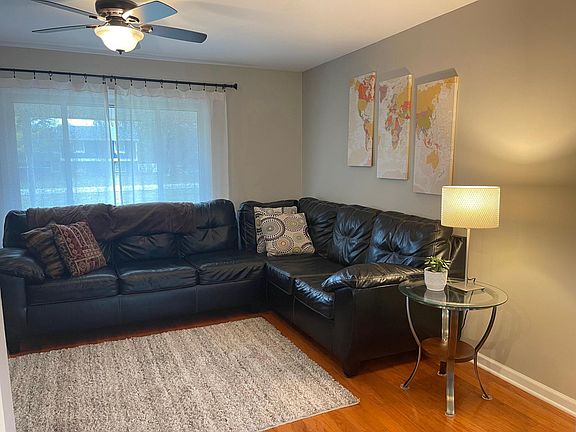 3rd image of 28W701 Forestview Dr