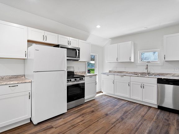 4th image of 3595 Mechanic St