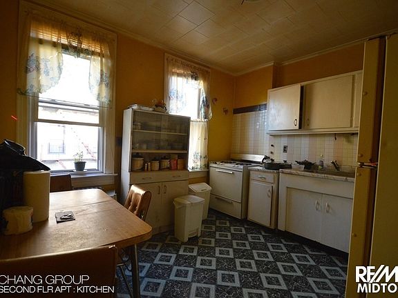 2nd image of 2219 41st St #2