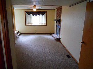 3rd image of 621 Evergreen Dr