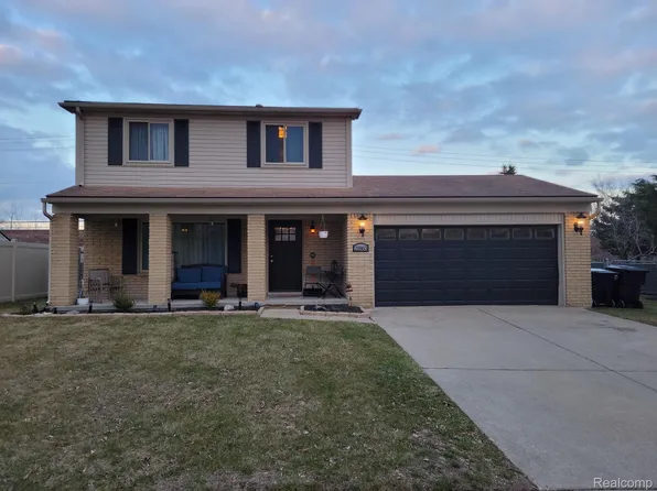 21863 E Chipmunk Trl, Woodhaven, MI 48183