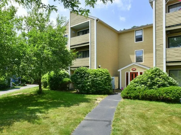 5 Marc Dr APT 5A8, Plymouth, MA 02360