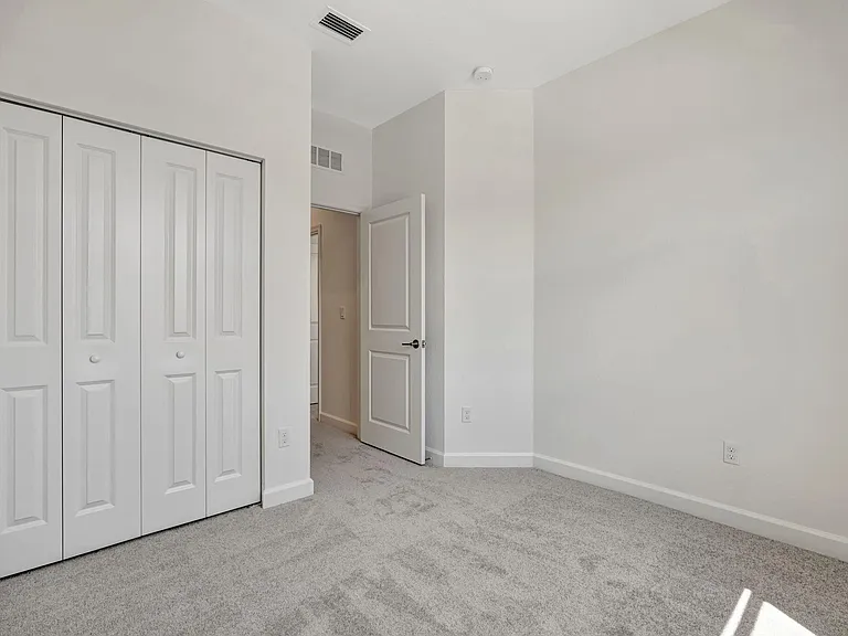 539 SE Rivergrass St — Photo 24