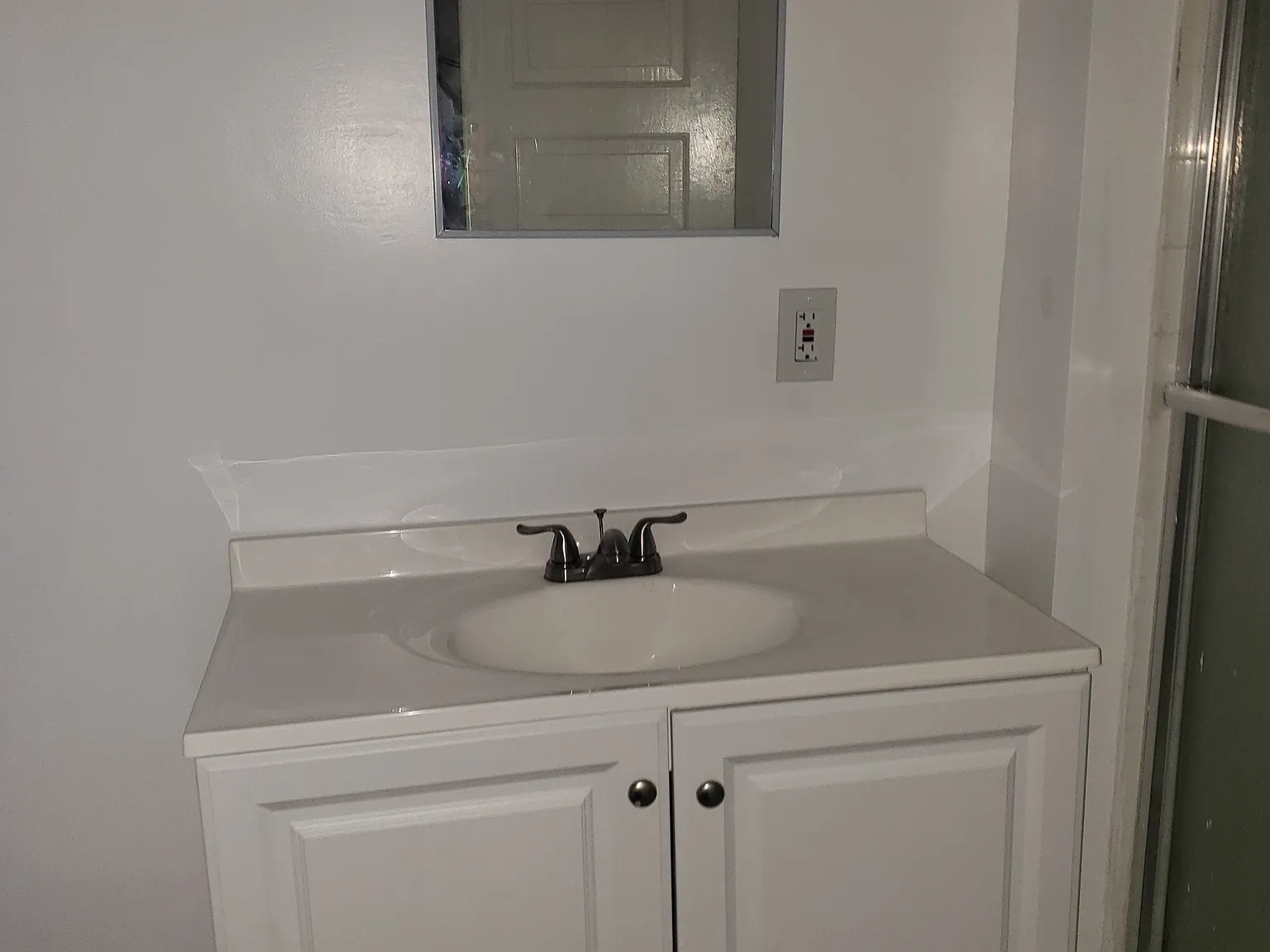 3 bed, 920 sqft, $3,300 — Photo 2
