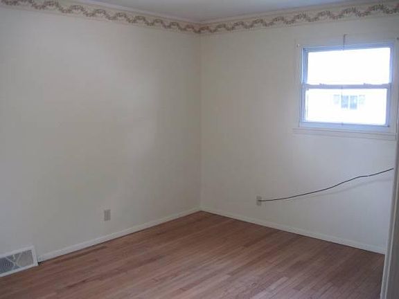 5th image of 4742 Danbury St NE