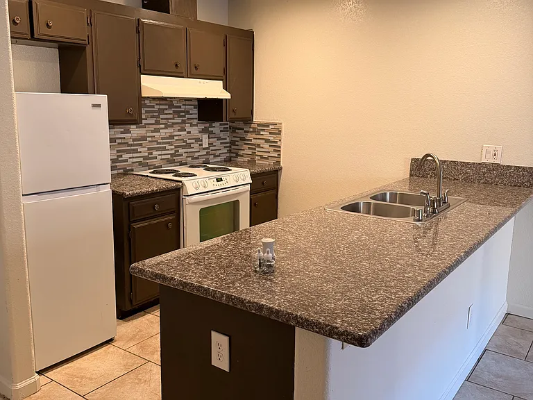 3438 N Marks Ave #102 — Photo 7