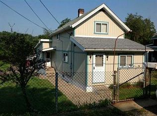 63 Main St, Daisytown, PA 15427