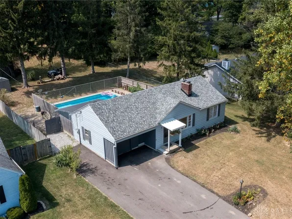 1081 Meadow Dr, Dayton, OH 45434