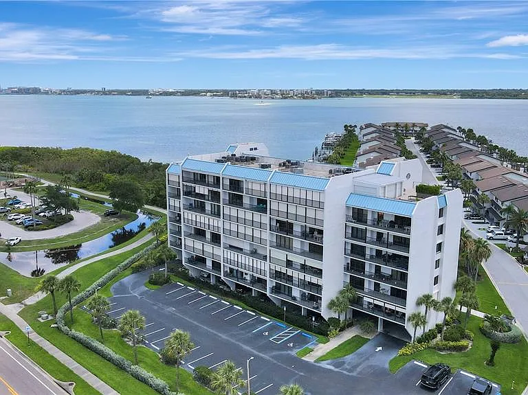 1581 Gulf Blvd #302N — Photo 2