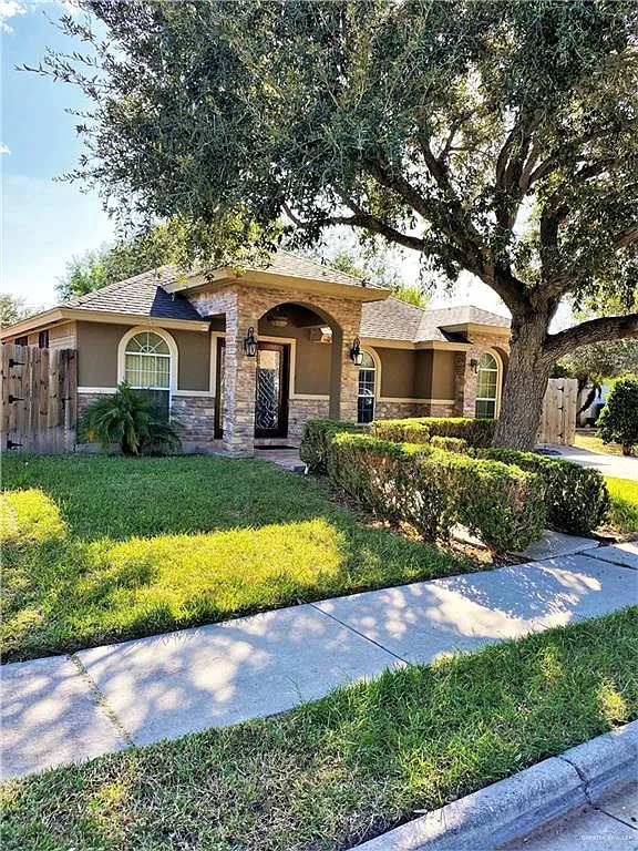 3 bed, 2.0 bath, 1658 sqft, $1,650 — Photo 2