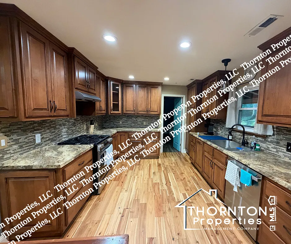 3 bed, 1604 sqft, $1,800 — Photo 2