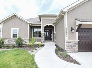 17612 Mission Rdg, Smithville, MO 64089