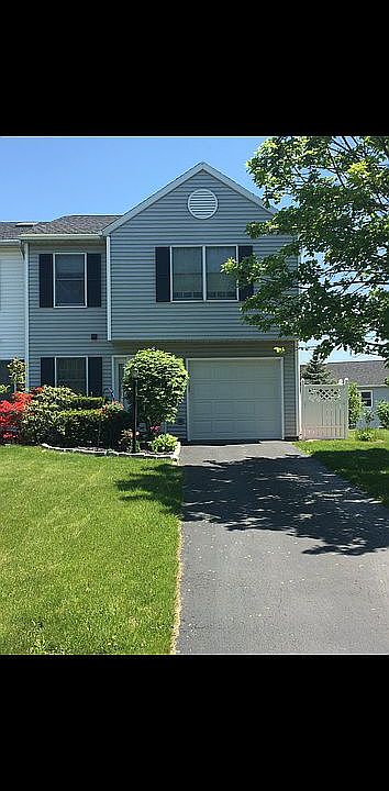 1st image of 42 Bridgewood Ln
