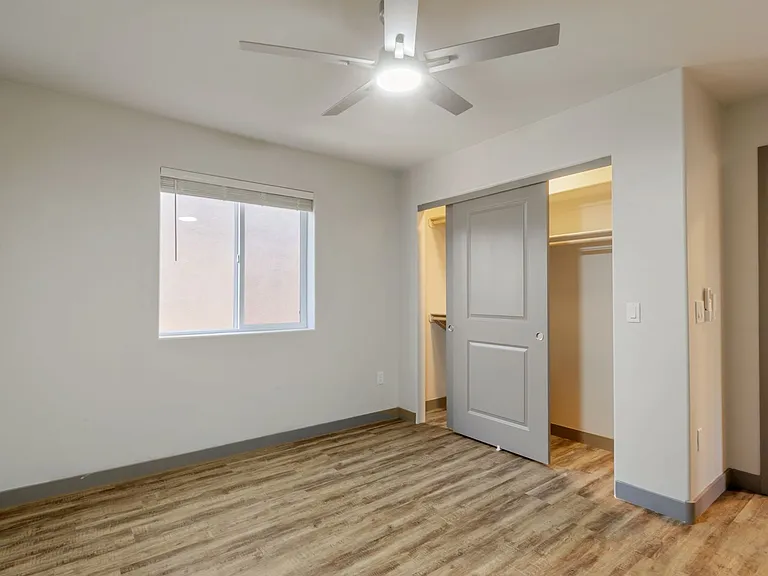 1720 E Edison St — Photo 23