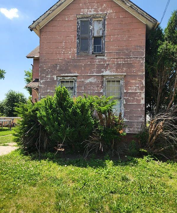 2nd image of 106 Lincoln St
