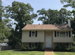 1 Quaker Rd, Wareham, MA 02571