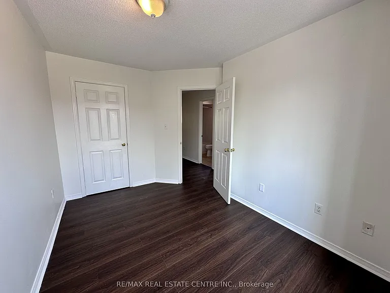 5673 Flora Dr — Photo 16