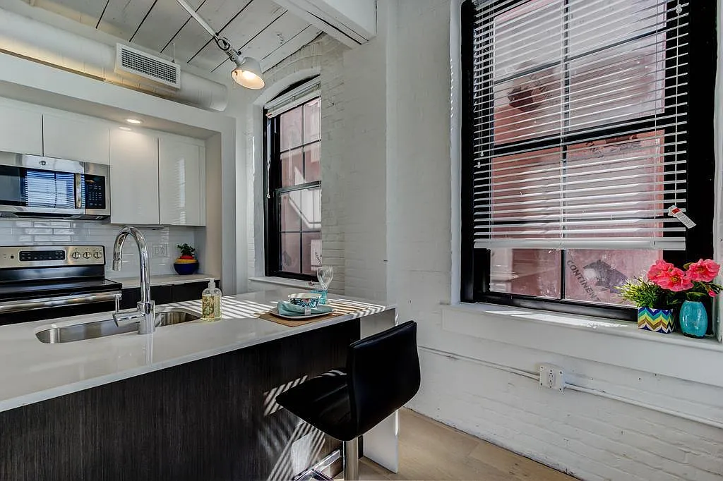 430 Fairmount — Photo 3
