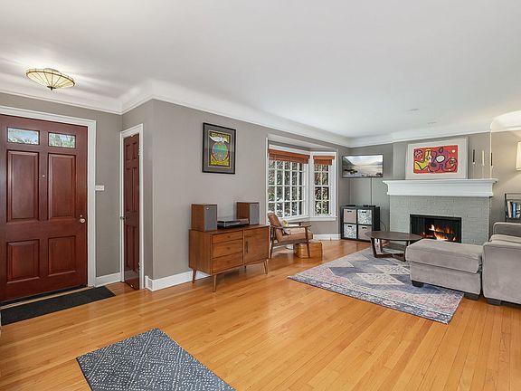 3rd image of 6338 N Le Mai Ave