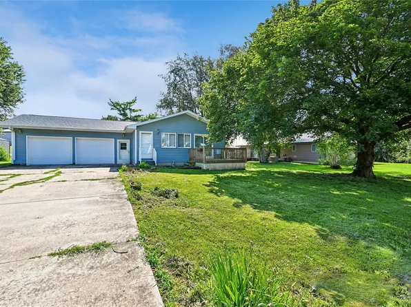 206 Apache Dr, Norway, IA 52318