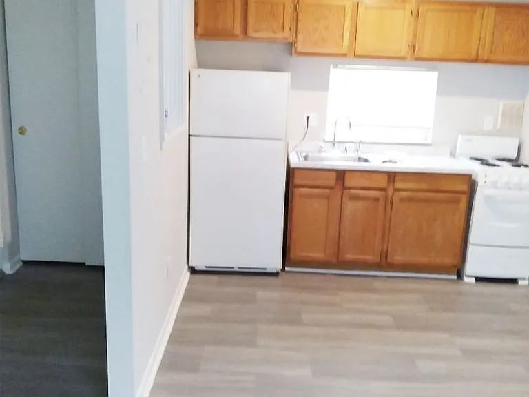 3033 Clifton Ave — Photo 3