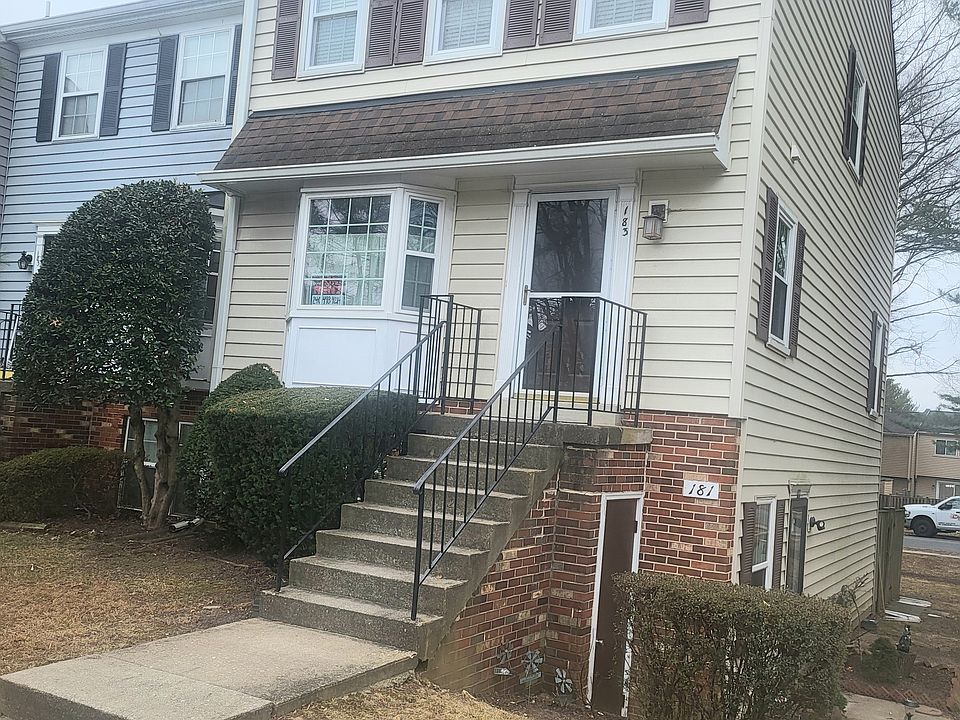 End unit, 3 story condo