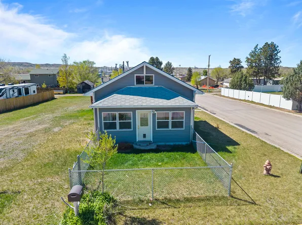838 Wood St, Newcastle, WY 82701