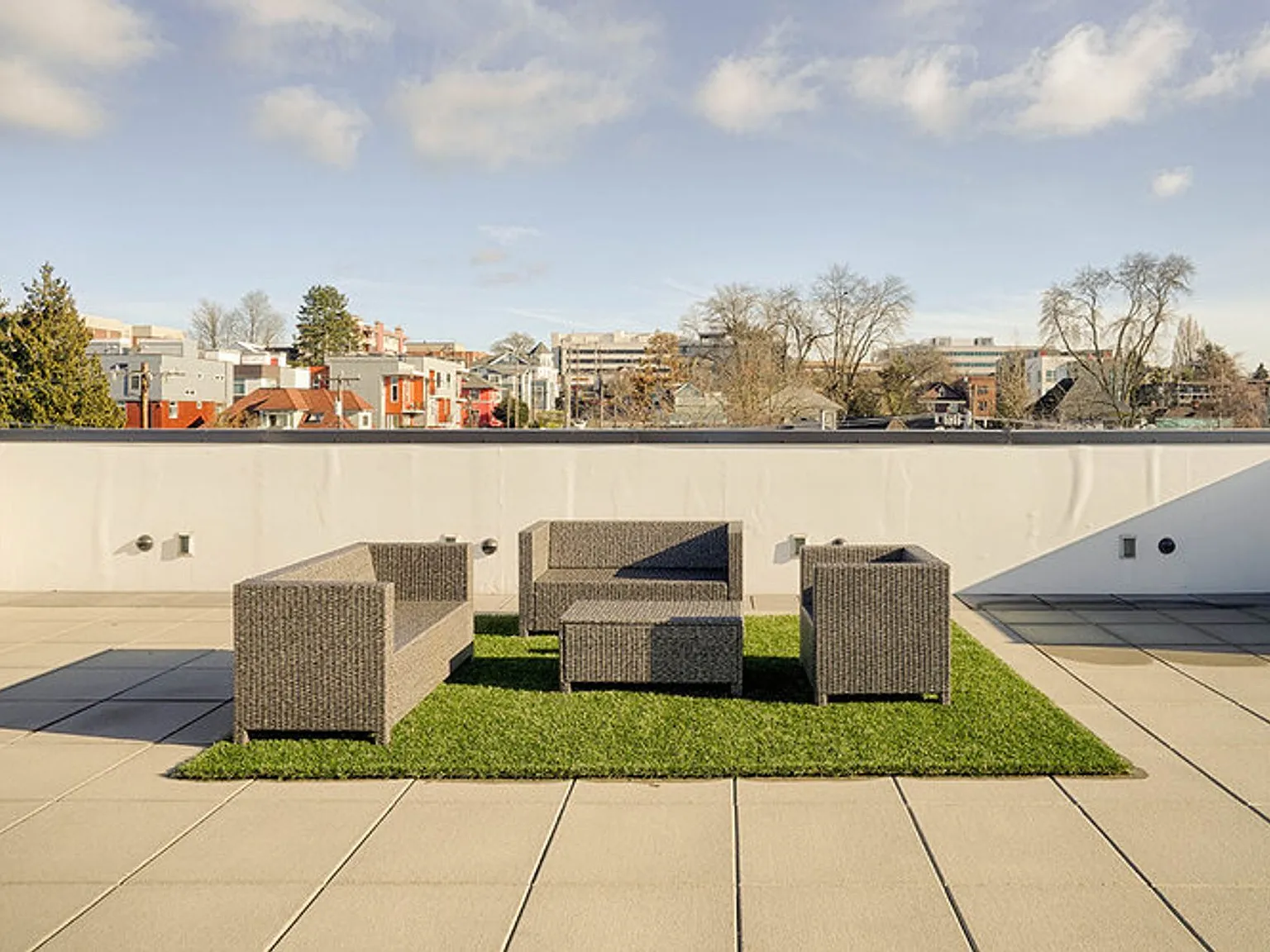East John Apartments — Photo 3