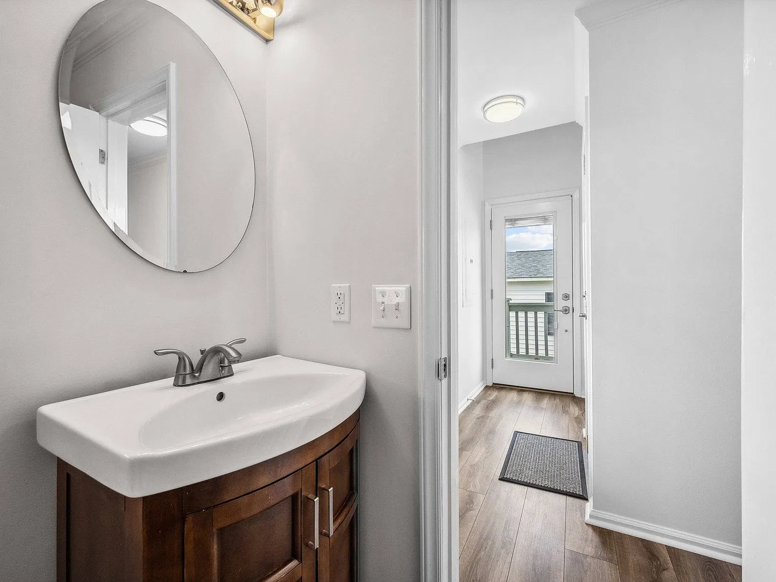 5 bed, 1904 sqft, $5,000 — Photo 2