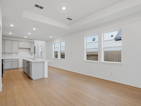 4th image of 22127 Rangemore Dr