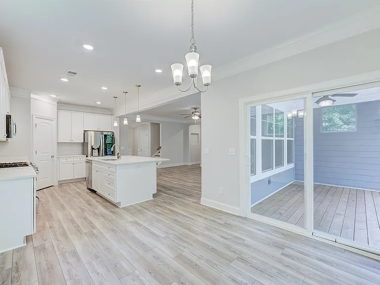 300 Sunnycrest Ln — Photo 17