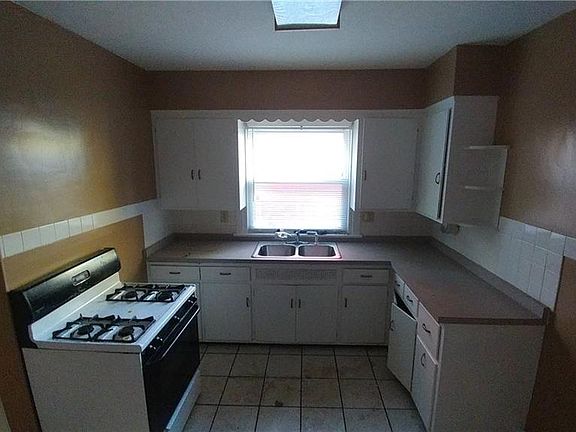4th image of 1536 N Euclid Ave