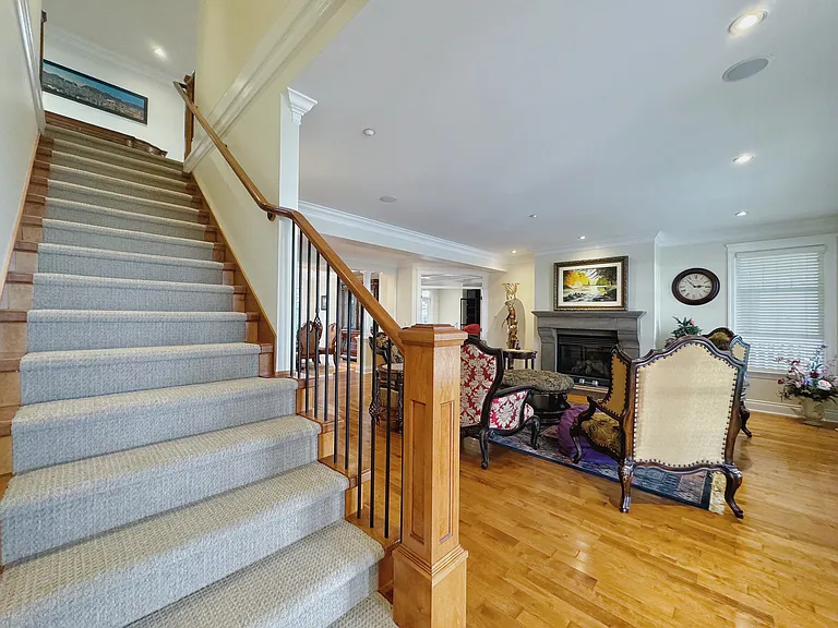 15445 Royal Ave — Photo 9
