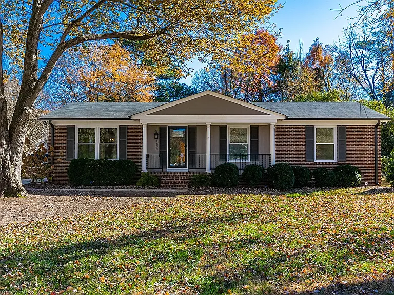 4800 Sweetbriar Dr — Photo 2